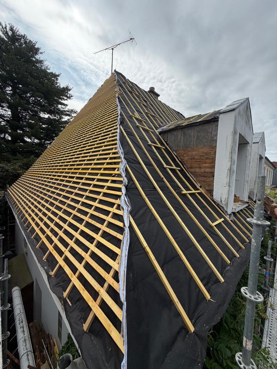 Liteaunage neuf en bois traité posé sur le contre-lattage